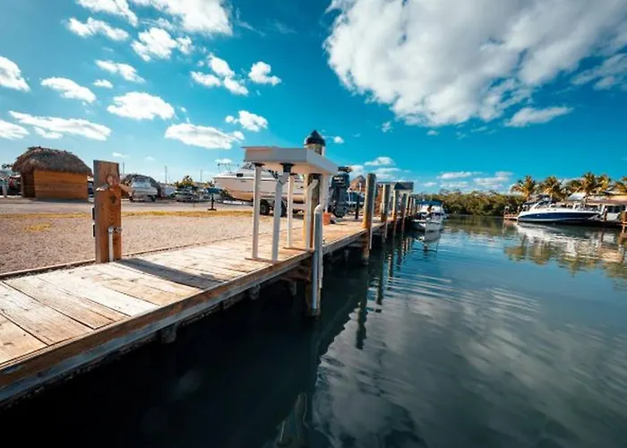 Waterfront Studio 2, Couples Oasis, Kayaks, Pool