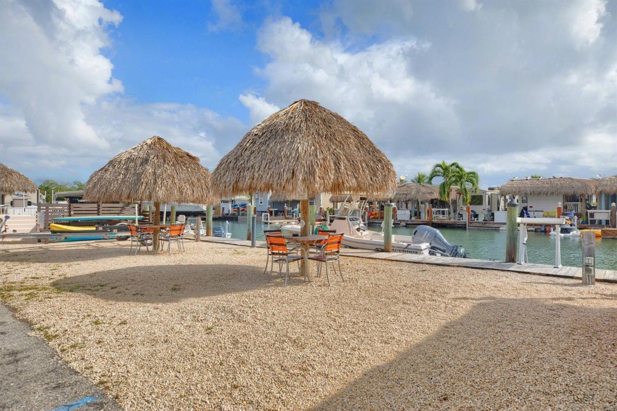 Apartment Waterfront 2, Couples Oasis, Kayaks, Pool Jewfish