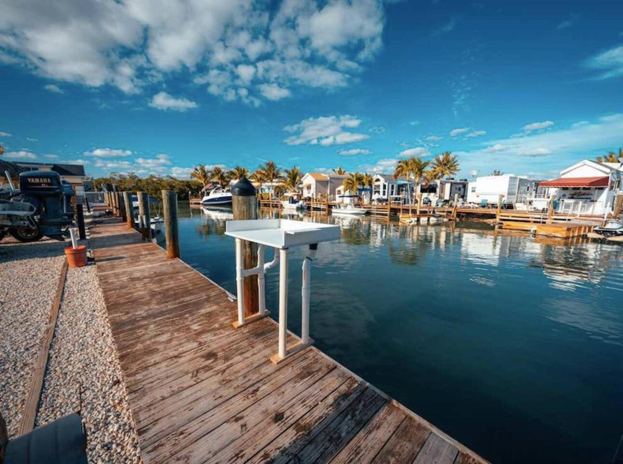 Apartment Waterfront 2, Couples Oasis, Kayaks, Pool *