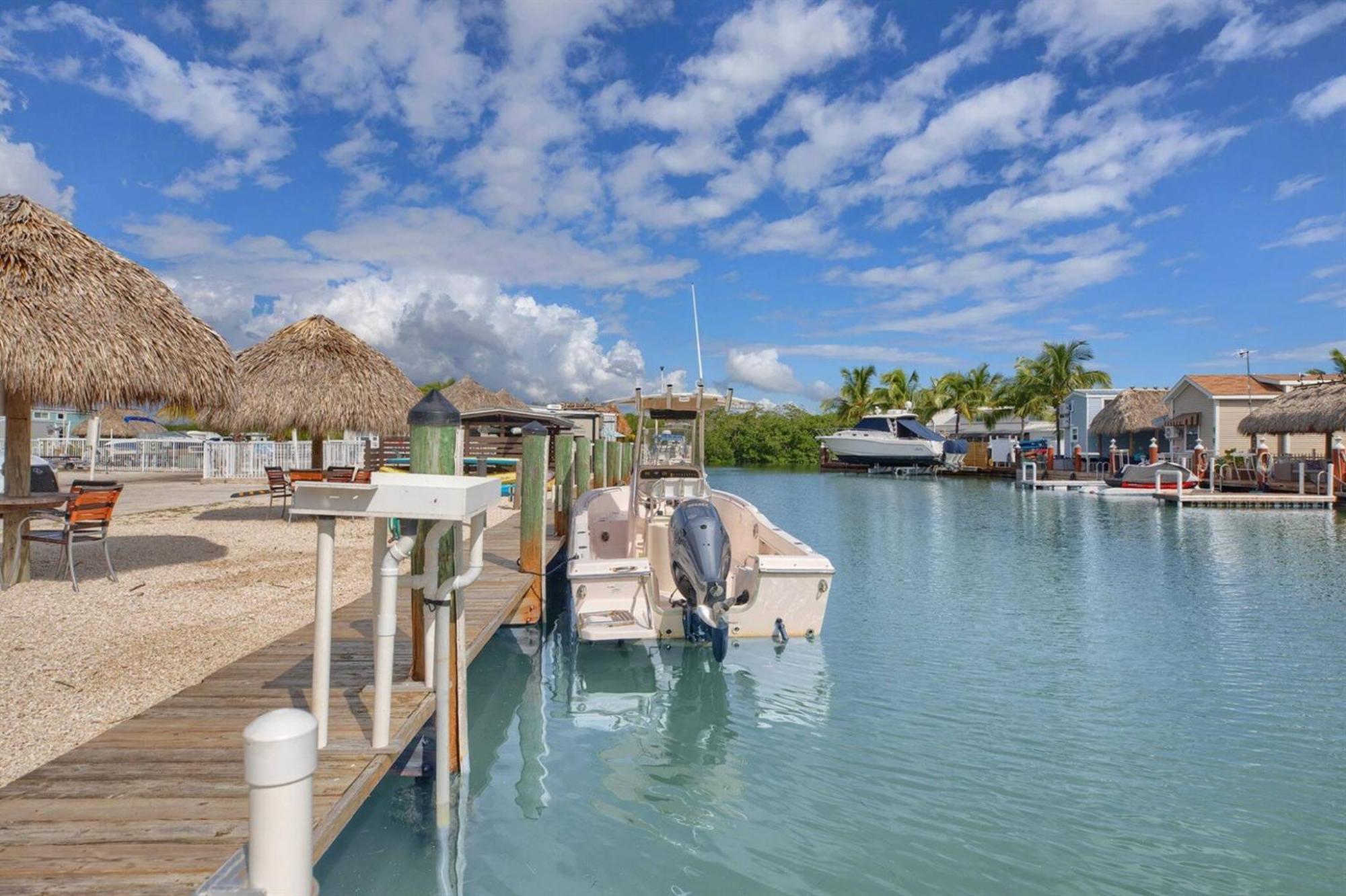 Apartment Waterfront 2, Couples Oasis, Kayaks, Pool